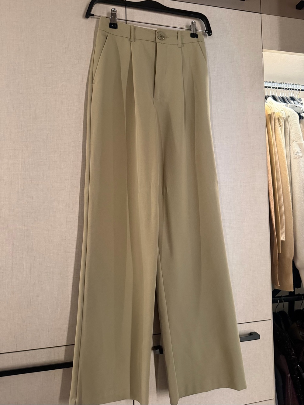 stradivarius Men's Wide-Leg Trousers in Olive